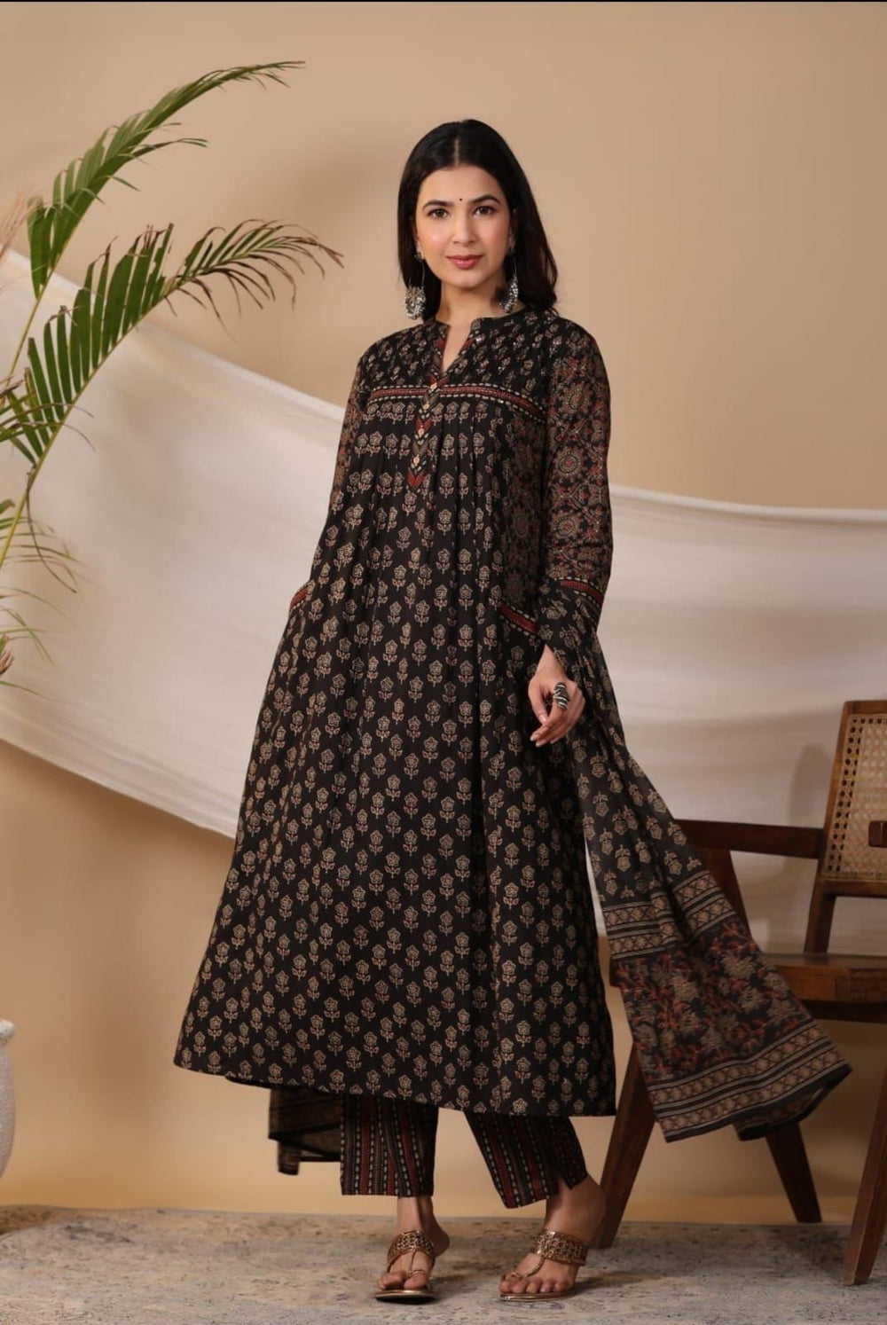 Suitkari, Black Kurta set