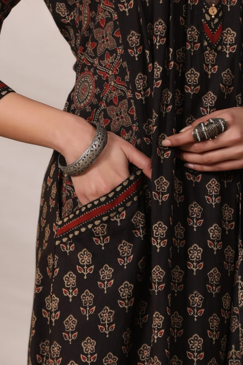 Suitkari, Black Kurta set