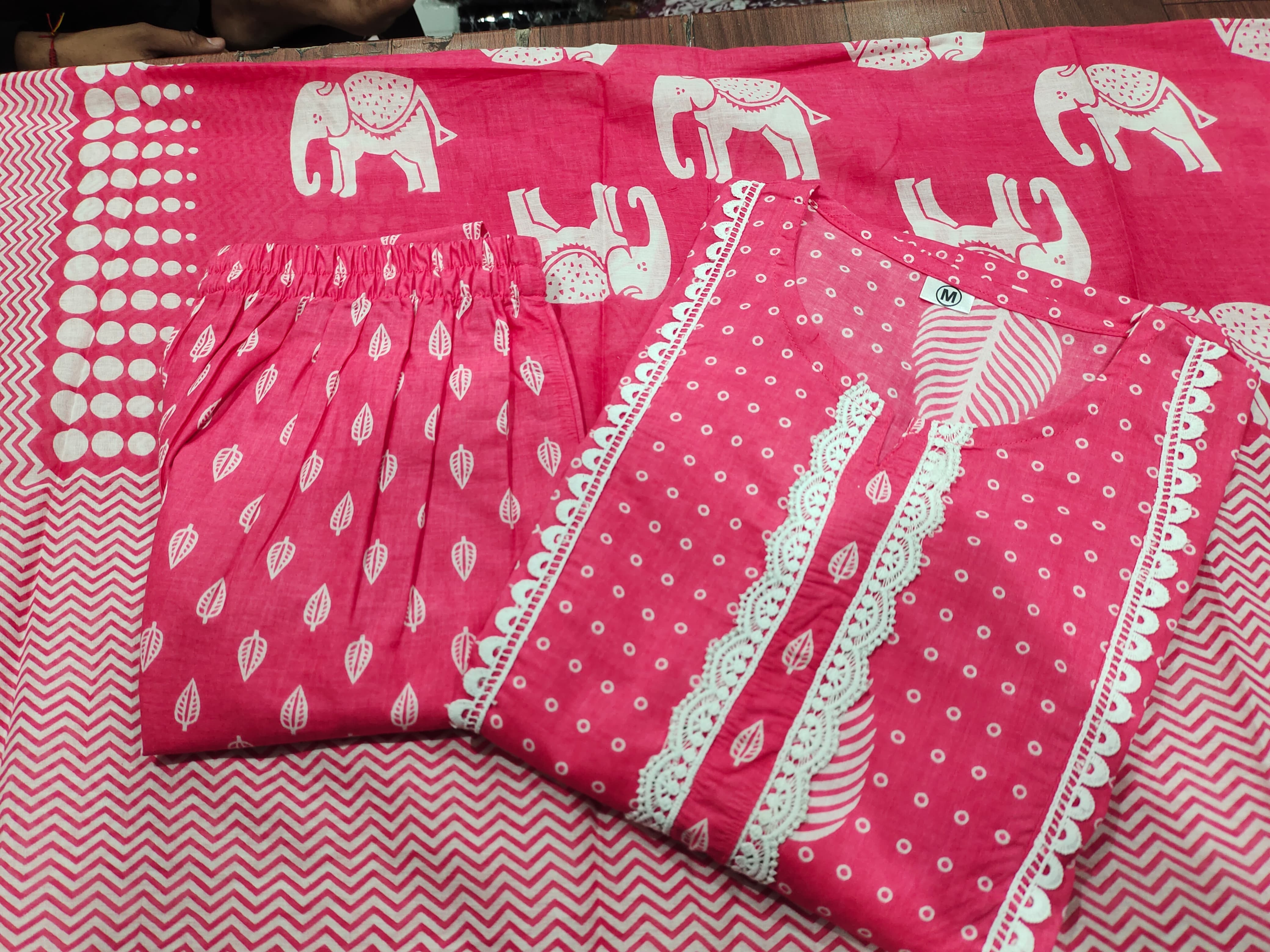 Women Pink cotton kurta Pant with Dupatta set