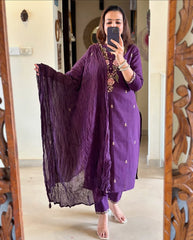 Women Purple Embroidered Kurta Pant With Dupatta Set