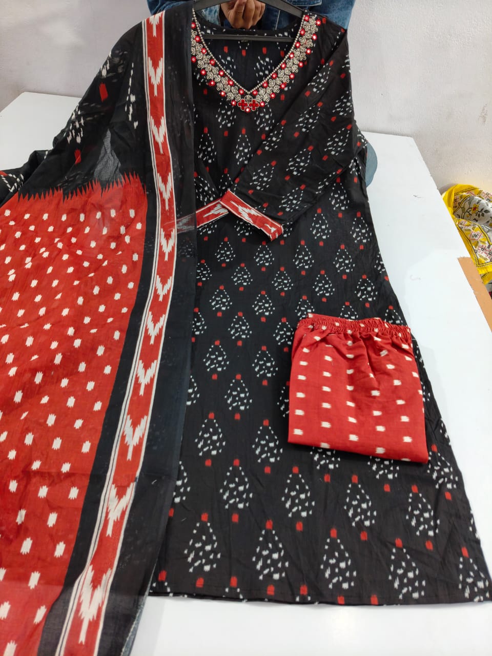 black dupatta set, cotton dupatta set, suitkari