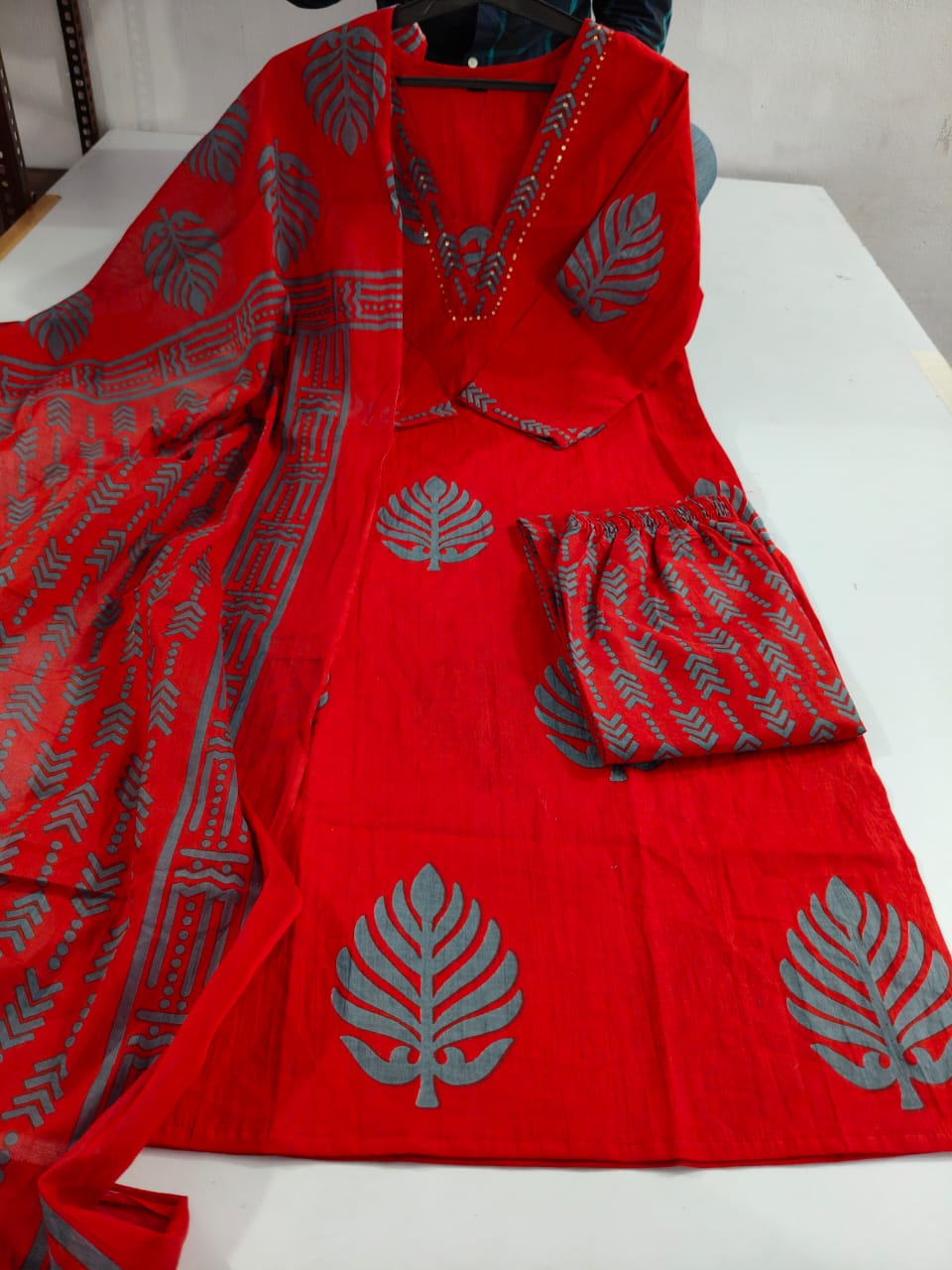 cotton dupatta set, Red kurta pant with dupatta, suitkari