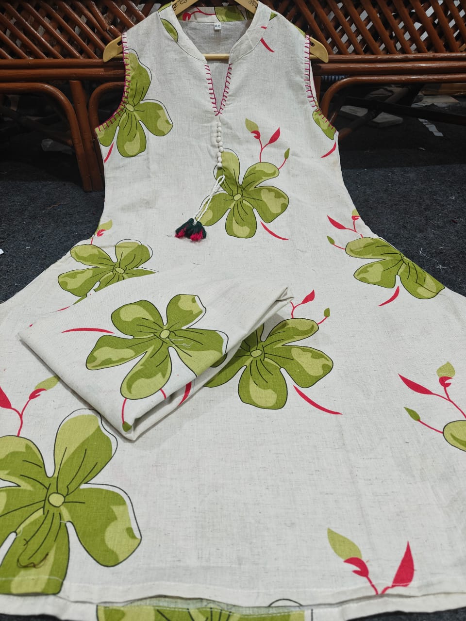 white kurta set, cotton kurta pant set, suitkari