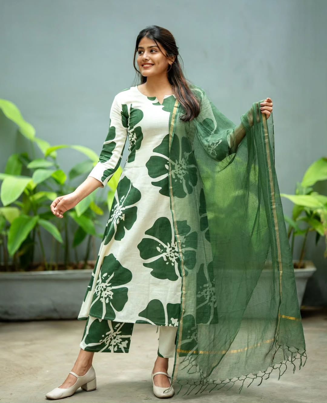 Green dupatta set , suitkari